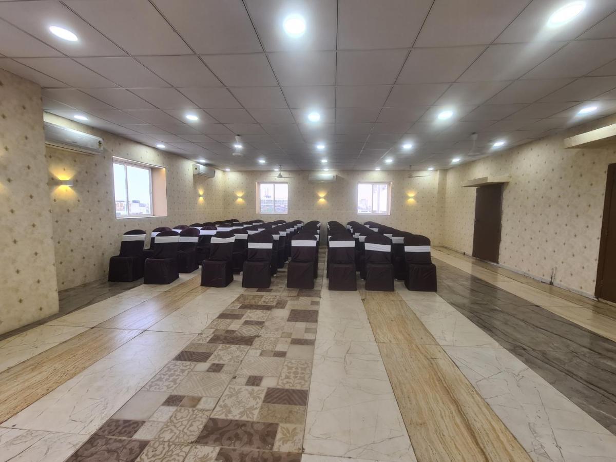 Hotel Nova Pride Rajkot Eksteriør billede