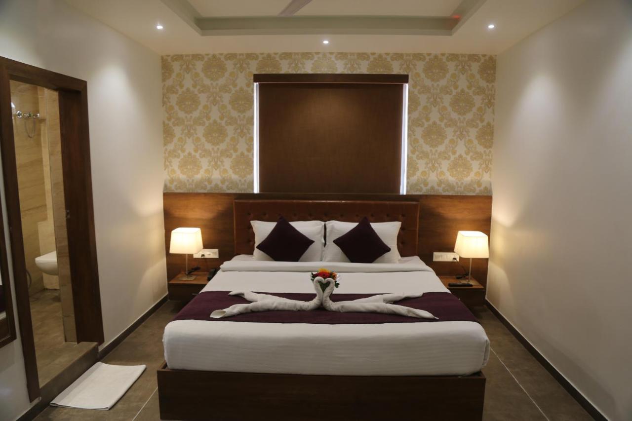 Hotel Nova Pride Rajkot Eksteriør billede