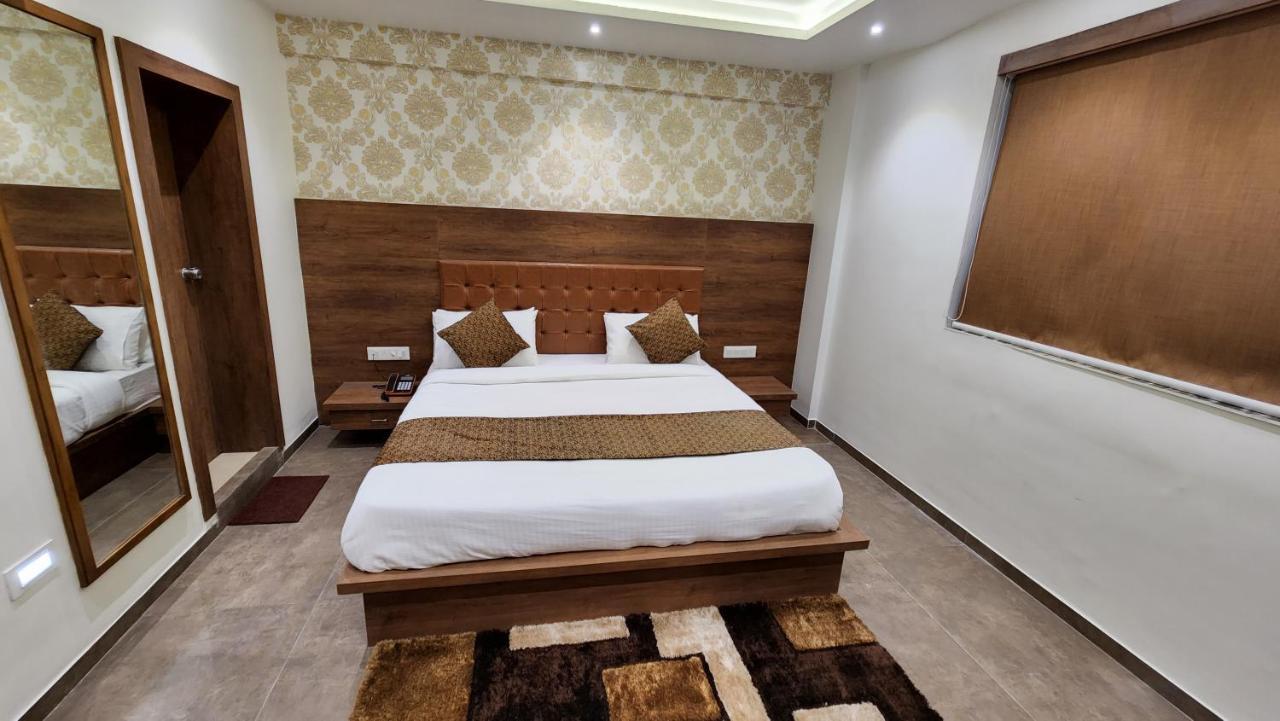 Hotel Nova Pride Rajkot Eksteriør billede