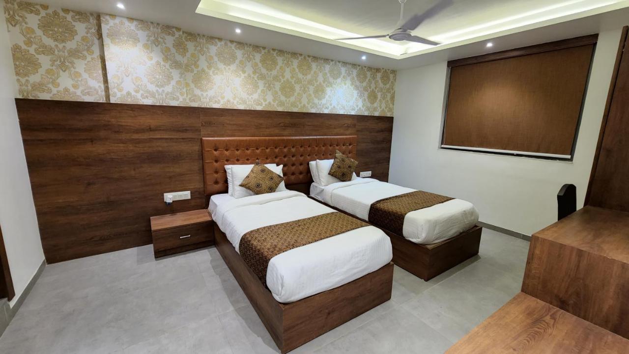 Hotel Nova Pride Rajkot Eksteriør billede