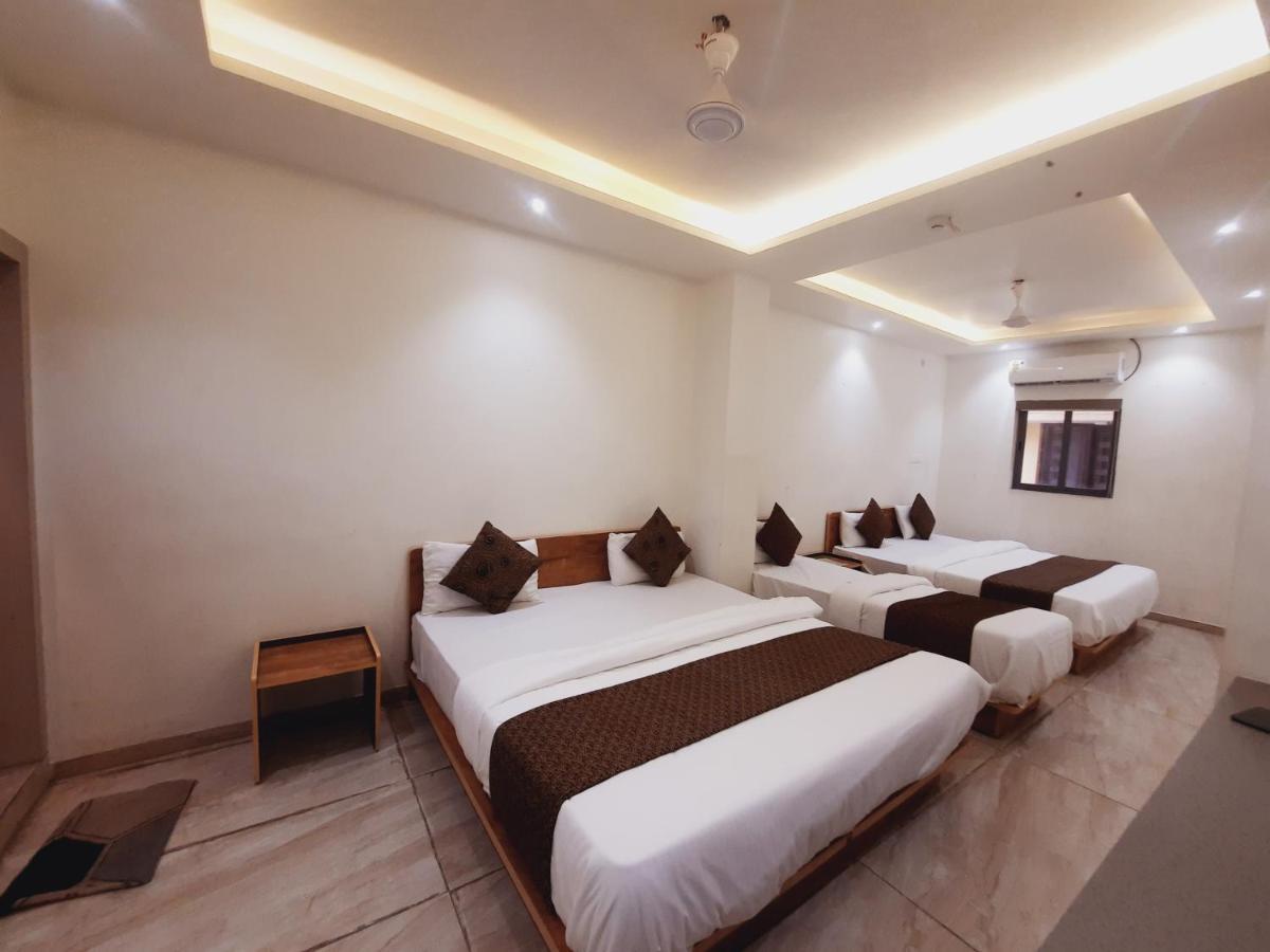 Hotel Nova Pride Rajkot Eksteriør billede