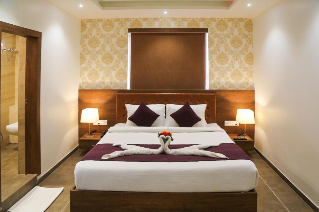 Hotel Nova Pride Rajkot Eksteriør billede