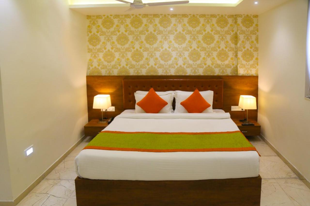 Hotel Nova Pride Rajkot Eksteriør billede