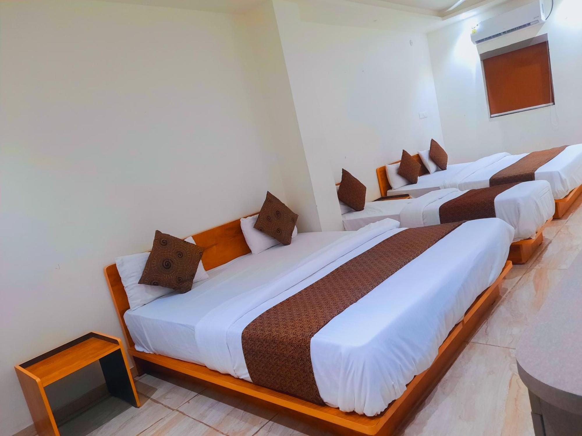Hotel Nova Pride Rajkot Eksteriør billede