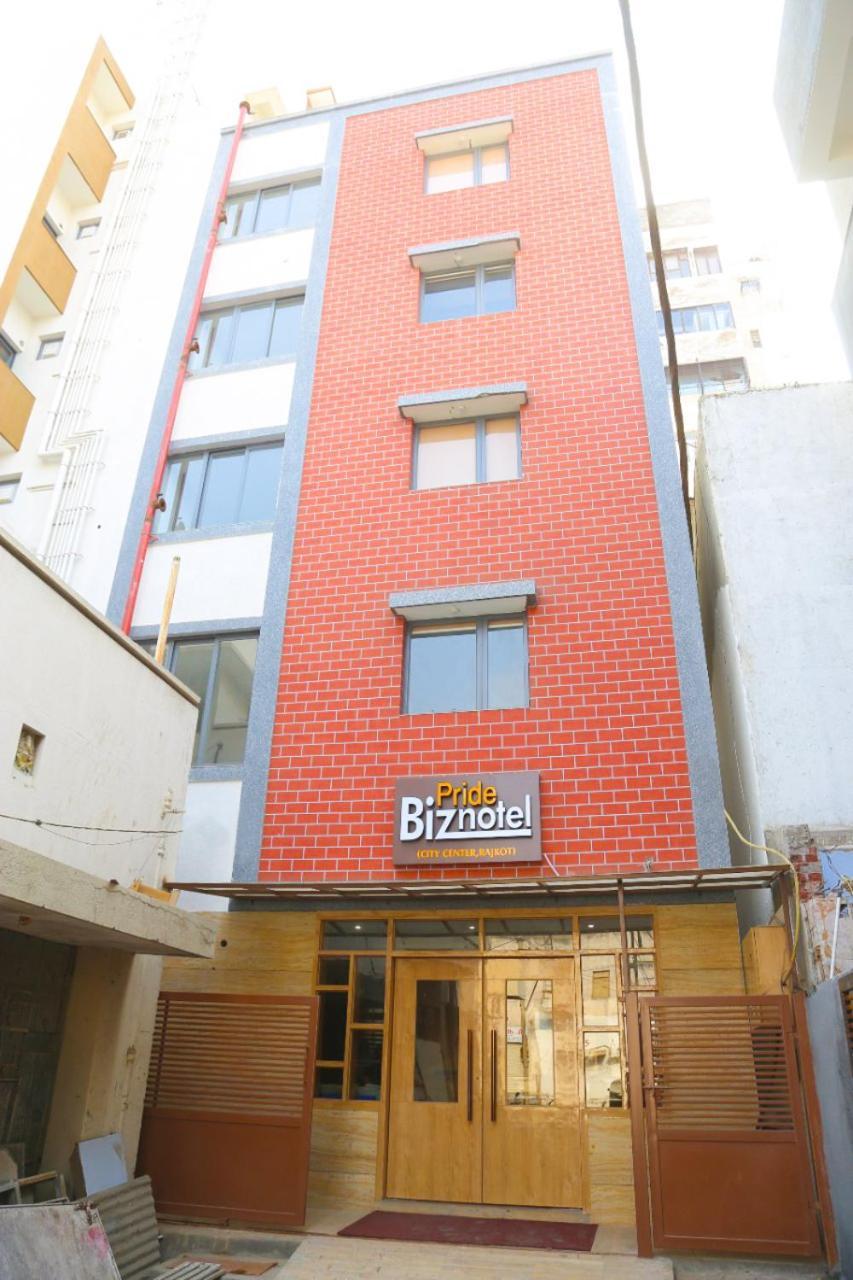 Hotel Nova Pride Rajkot Eksteriør billede