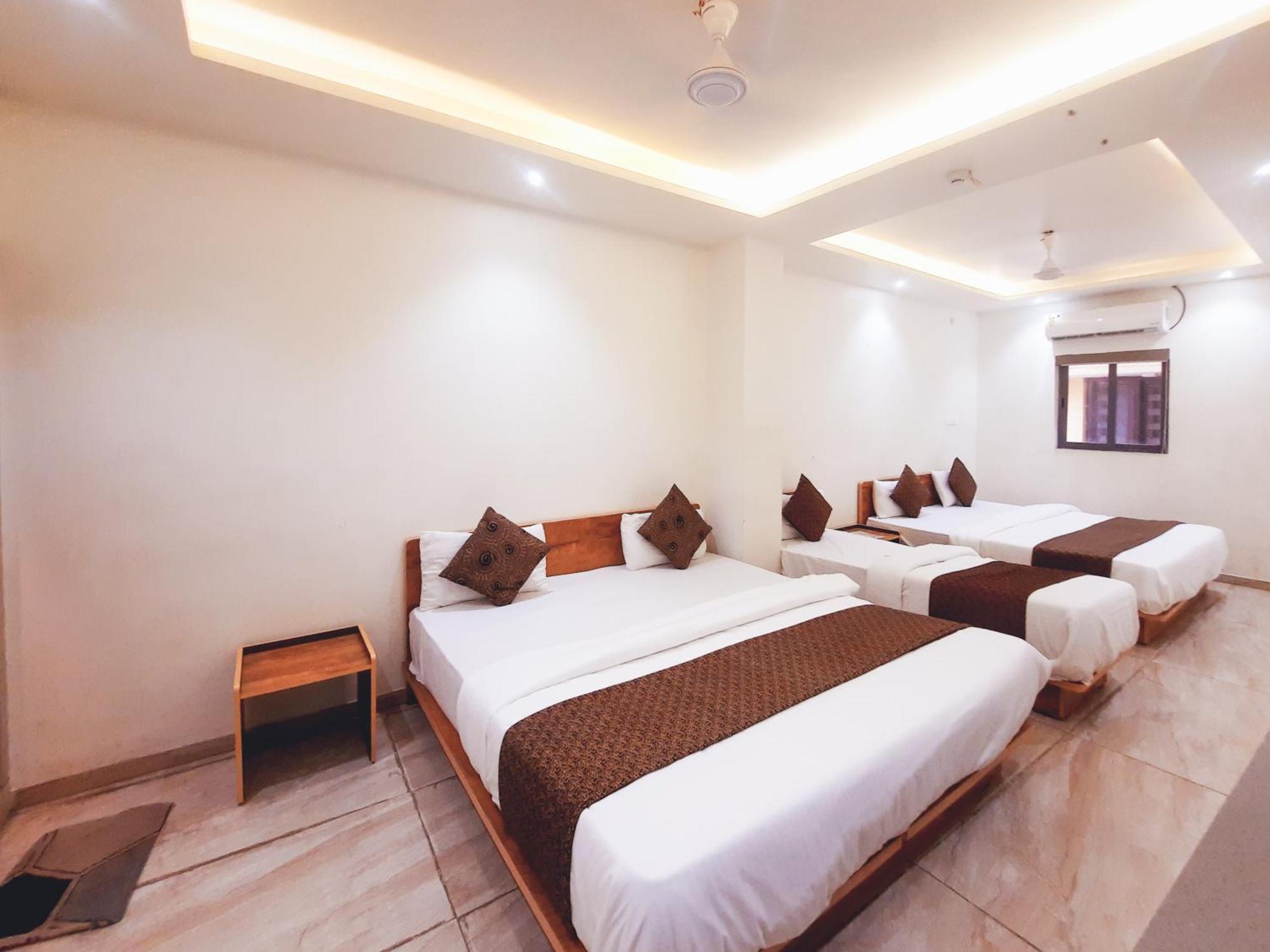 Hotel Nova Pride Rajkot Eksteriør billede