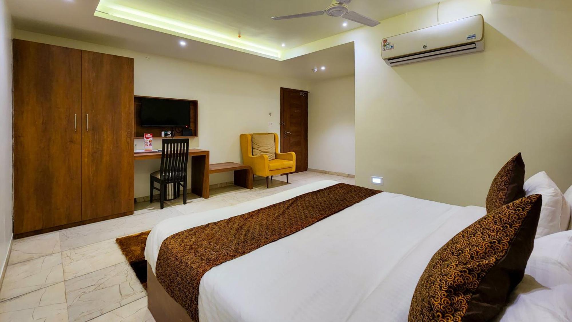 Hotel Nova Pride Rajkot Eksteriør billede