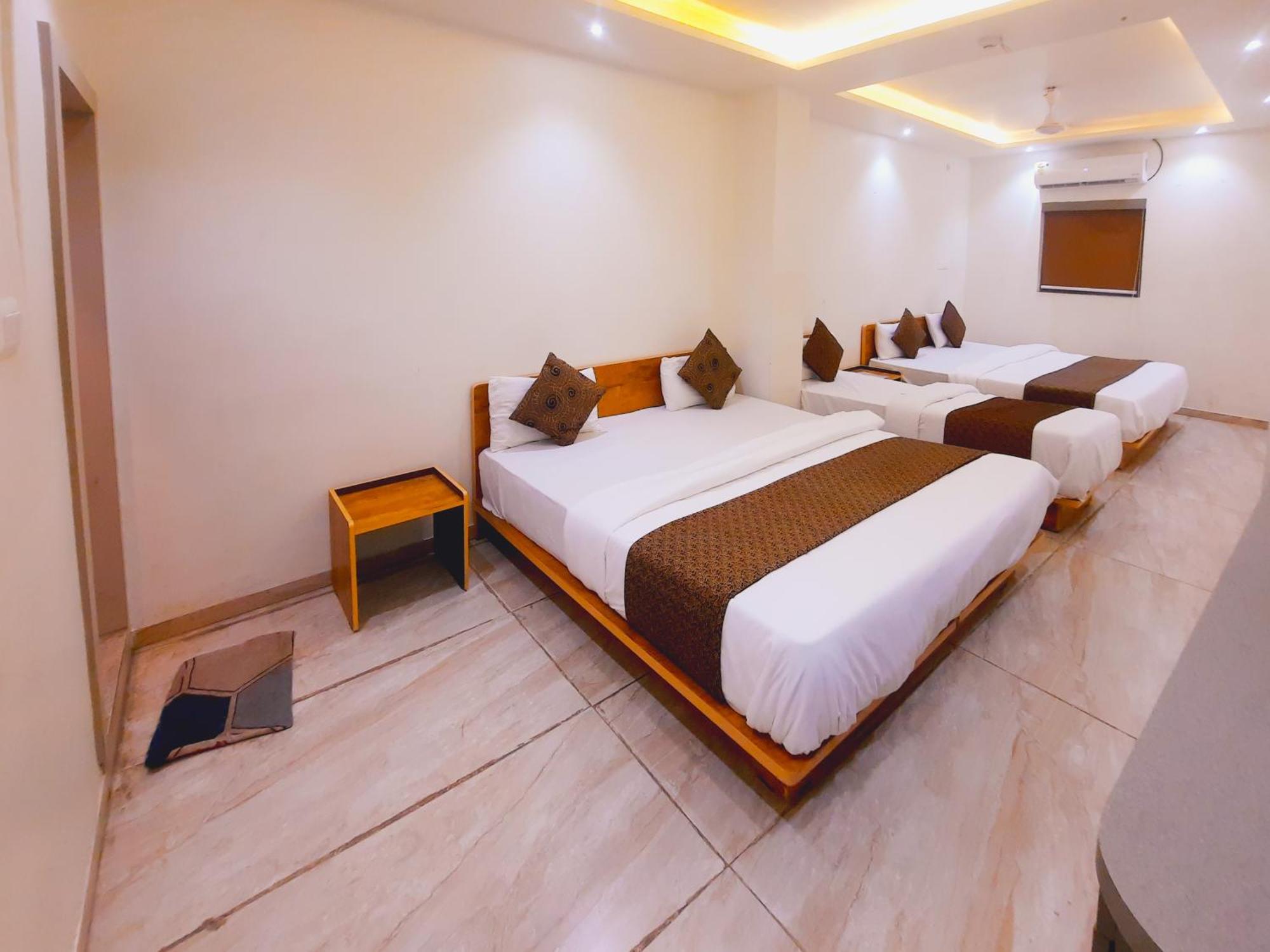 Hotel Nova Pride Rajkot Eksteriør billede