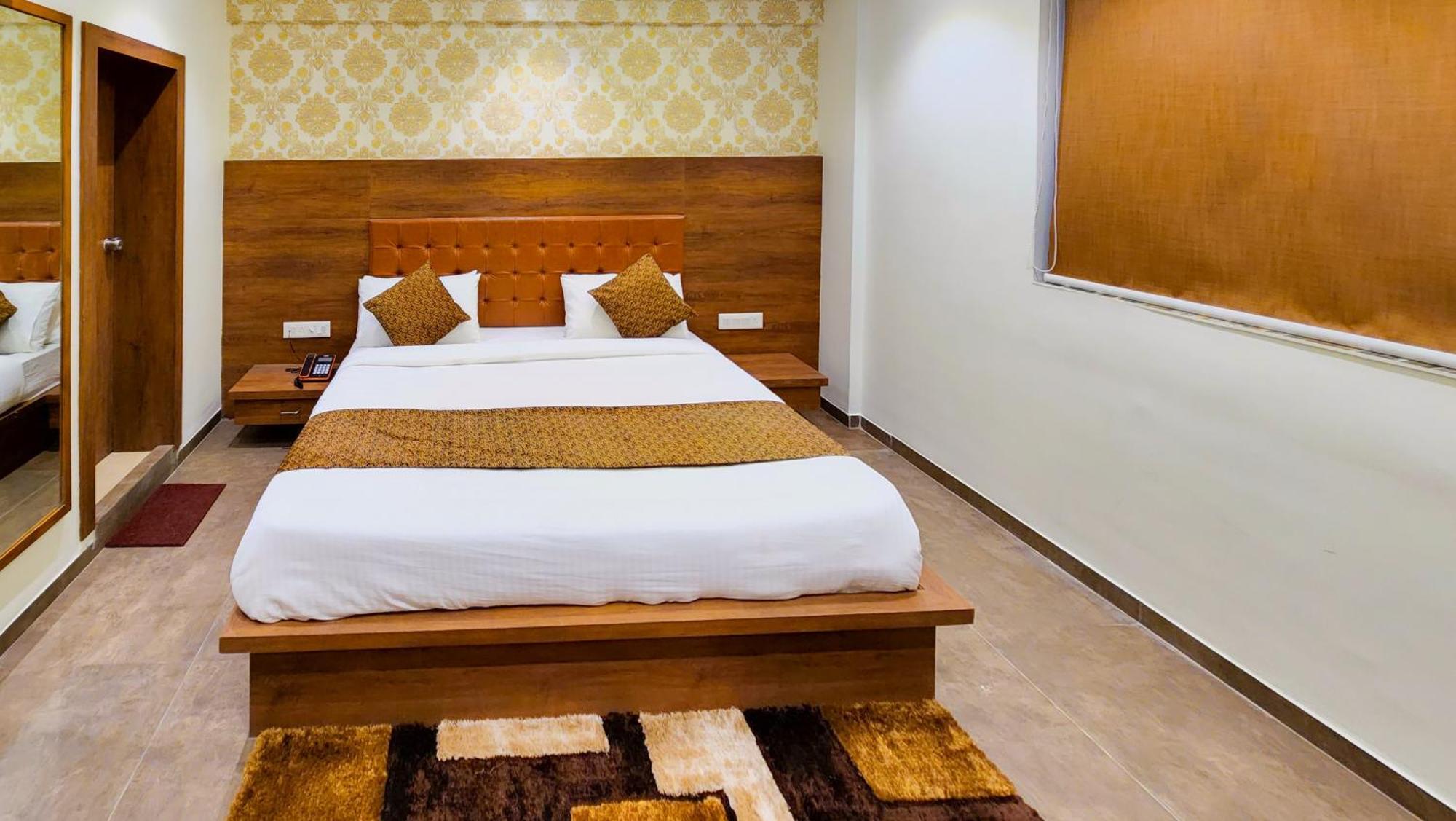 Hotel Nova Pride Rajkot Eksteriør billede