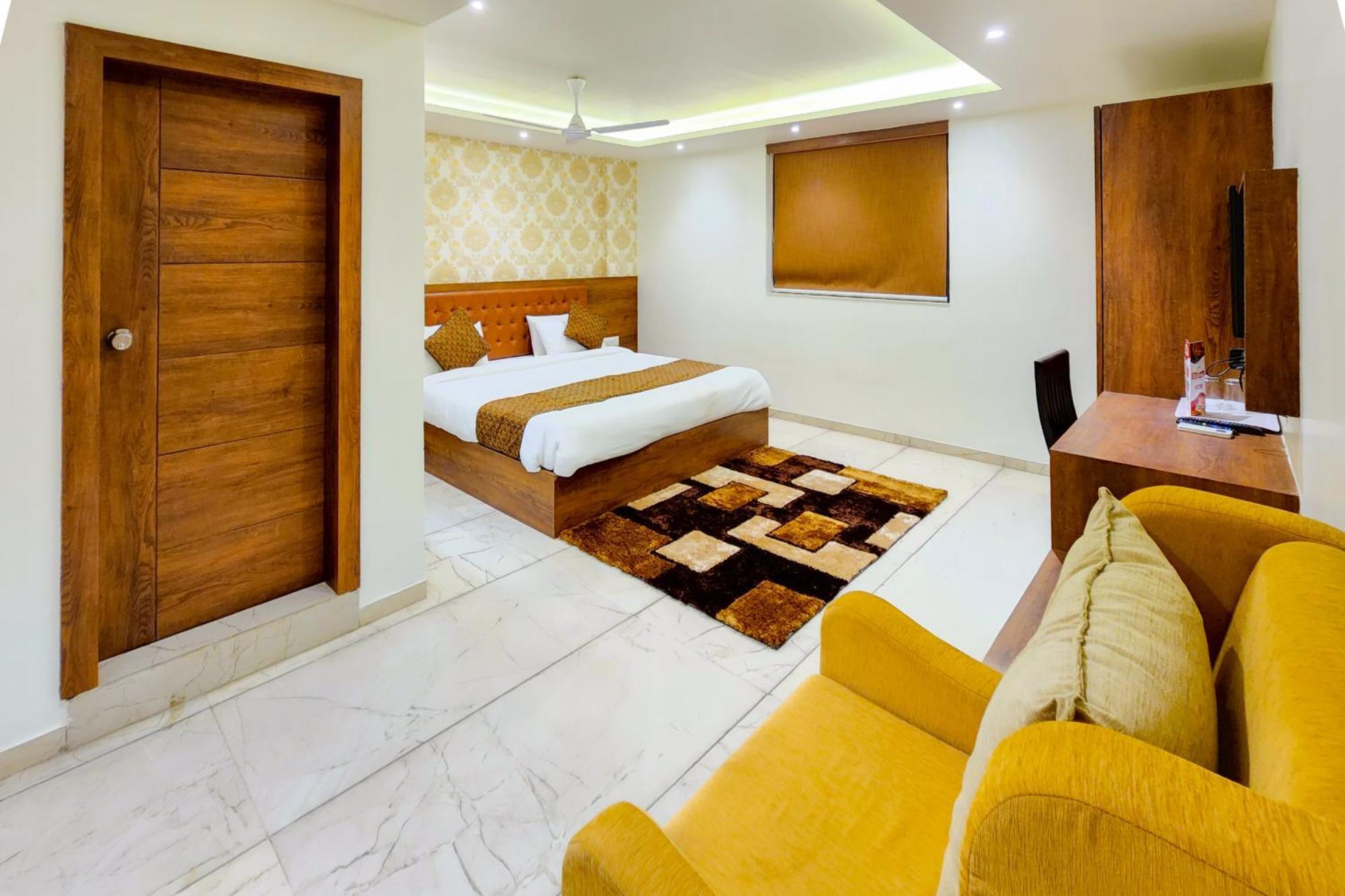 Hotel Nova Pride Rajkot Eksteriør billede