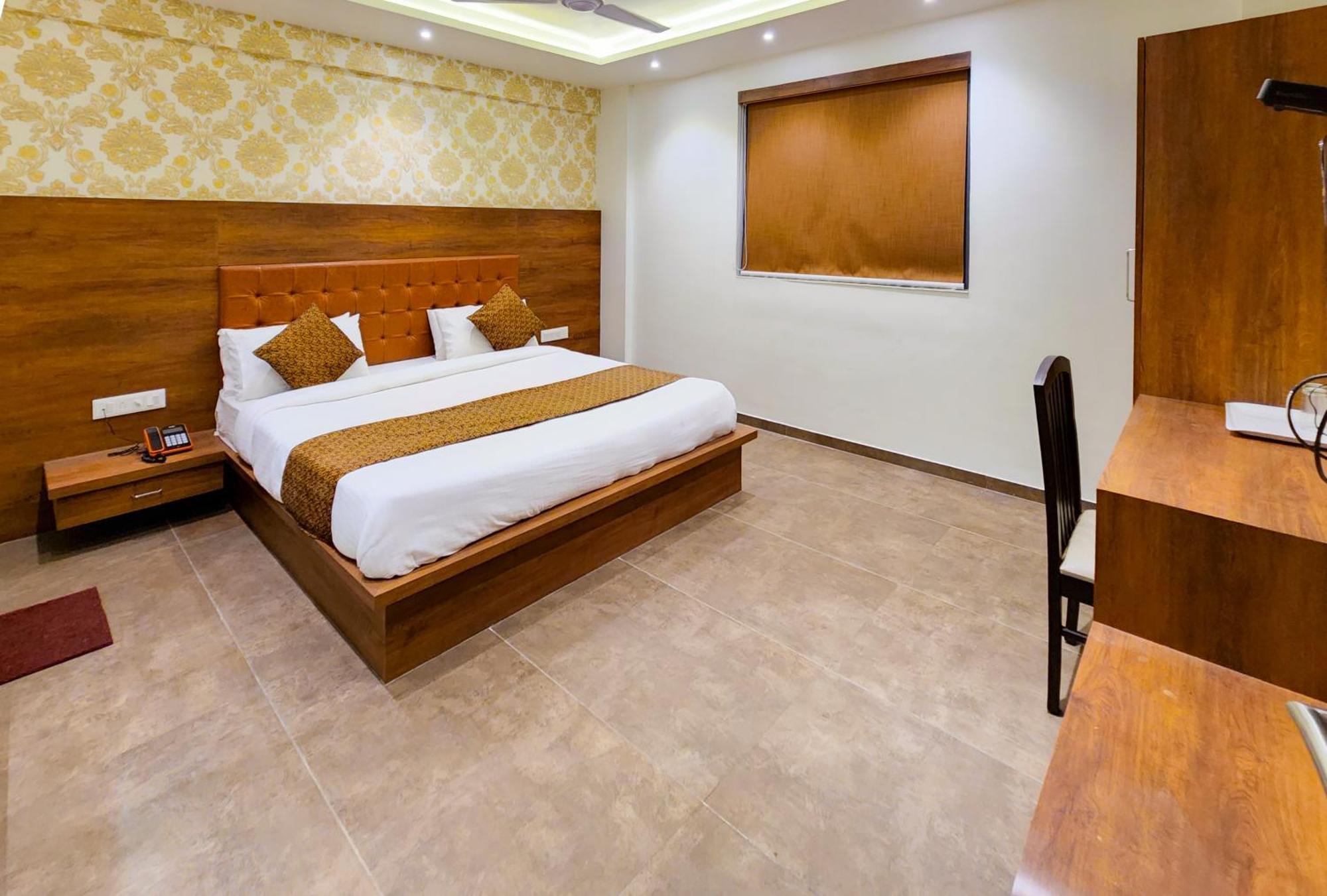 Hotel Nova Pride Rajkot Eksteriør billede