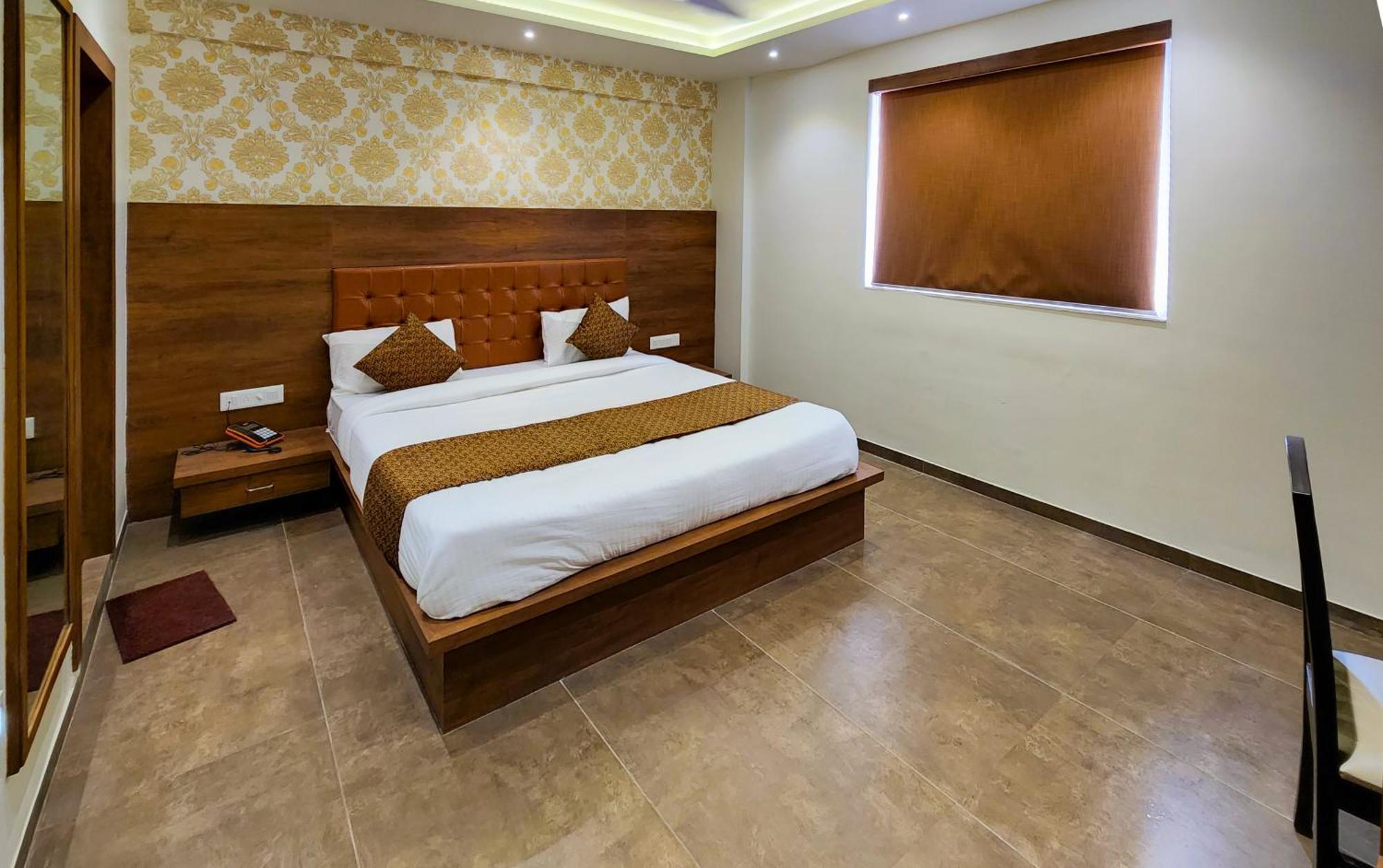 Hotel Nova Pride Rajkot Eksteriør billede