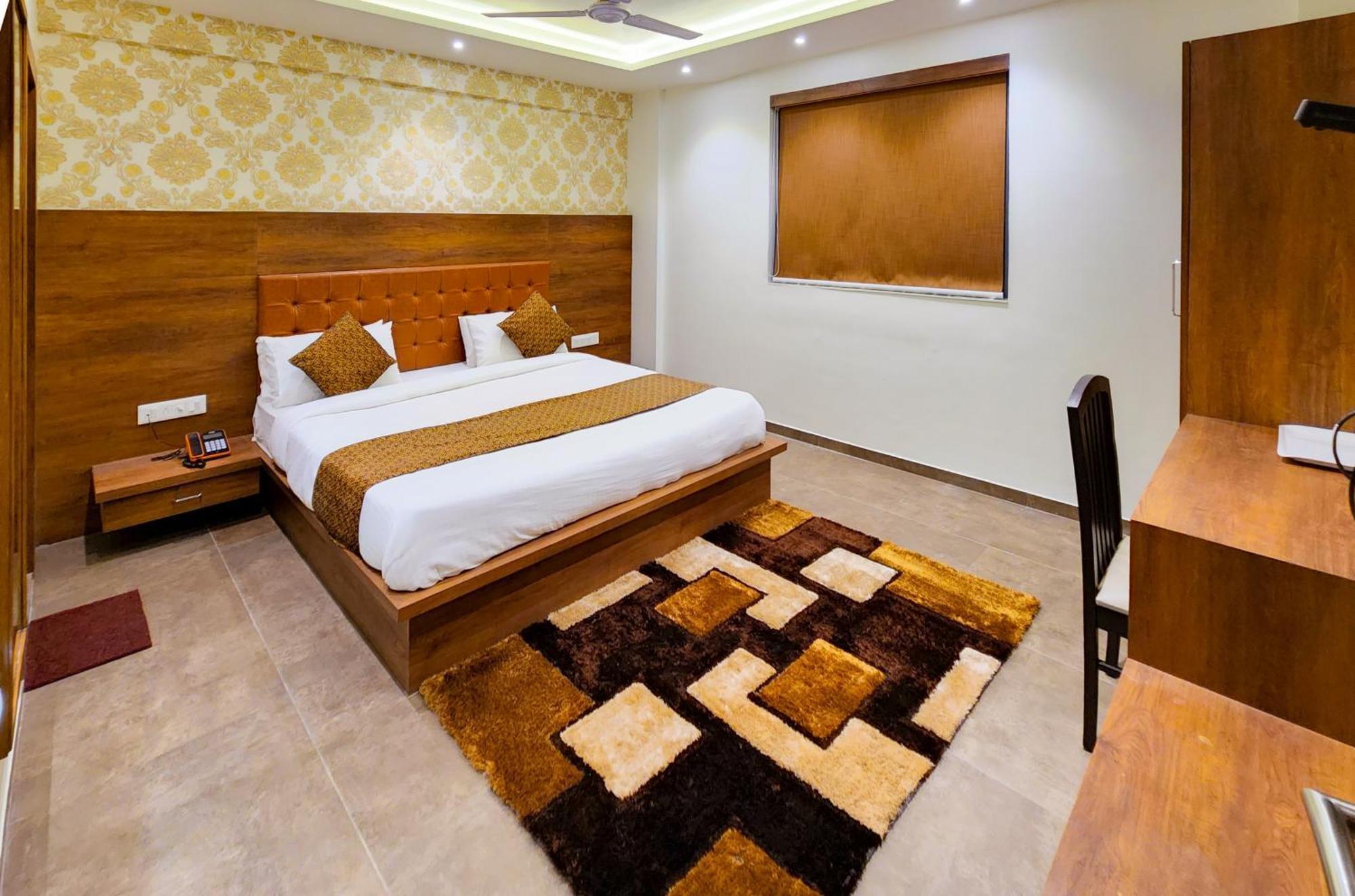 Hotel Nova Pride Rajkot Eksteriør billede